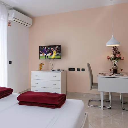 Relax Апартаменты Брела